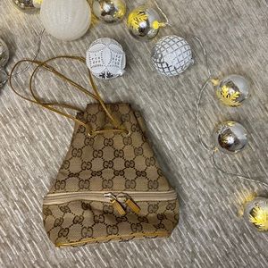 GUCCI POUCH